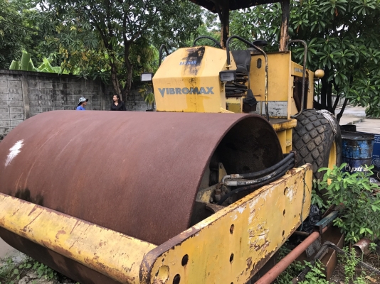 ขาย รถบด Vibomax 2เพลา. มีเล่มทะเบียนขาย2คัน ใช้งานได้1คัน อีกคัน เครือง ทำงานปกติ. แต่ต้องเปลี่ยนปั้ม ขาย2คัน 850000 บาท