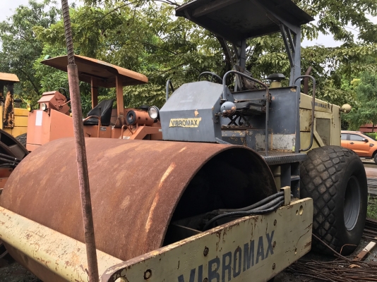 ขาย รถบด Vibomax 2เพลา. มีเล่มทะเบียนขาย2คัน ใช้งานได้1คัน อีกคัน เครือง ทำงานปกติ. แต่ต้องเปลี่ยนปั้ม ขาย2คัน 850000 บาท