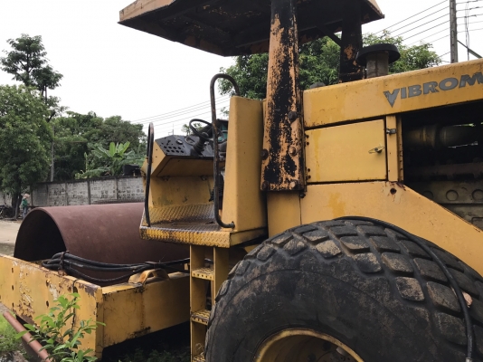 ขาย รถบด Vibomax 2เพลา. มีเล่มทะเบียนขาย2คัน ใช้งานได้1คัน อีกคัน เครือง ทำงานปกติ. แต่ต้องเปลี่ยนปั้ม ขาย2คัน 850000 บาท