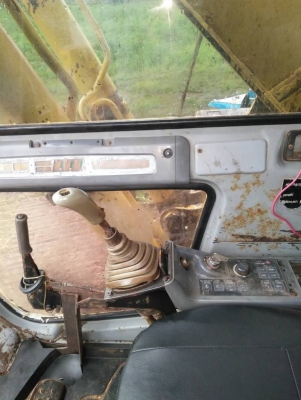 ขายด่วน SUMITOMO SH200 สภาพสวยพร้อมใช้งาน เครื่องปั้มดีเยี่ยม โซ่ช่วงล่างพร้อมใช้งาน เอวแน่น ไฟห้าตัด มอเตอร์คันเร่ง เอกสารเล่มทะเบียน สนใจโทรสอบถาม 093-0764943  088-3223272  K ตั้ม