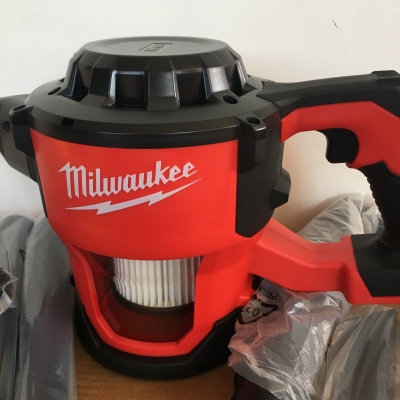 ดูดฝุ่นไร้สาย Milwaukee 0882-20 (ไม่รวมแบตและแท่นชาร์จ) ดูดฝุ่นไร้สาย Milwaukee 0882-20 (ไม่รวมแบตและแท่นชาร์จ)