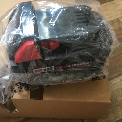 สปอร์ตไลภาคสนามไร้สายพร้อมแบต5แอม1ก้อนและแท่นชาร์จ Milwaukee 2130-20P สปอร์ตไลภาคสนามไร้สายพร้อมแบต5แอม1ก้อนและแท่นชาร์จ Milwaukee 2130-20P