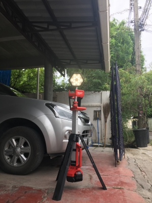 สปอร์ตไลภาคสนามไร้สายพร้อมแบต5แอม1ก้อนและแท่นชาร์จ Milwaukee 2130-20P สปอร์ตไลภาคสนามไร้สายพร้อมแบต5แอม1ก้อนและแท่นชาร์จ Milwaukee 2130-20P