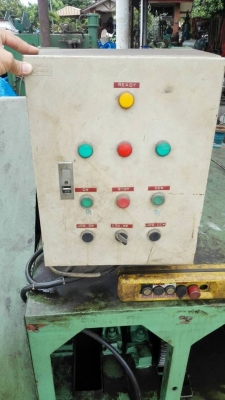 เครื่องม้วนเหล็กญี่ปุ่น หน้ากว้าง 2000 มม ม้วนหนา 25 มม เพลาตัน 12" หัวเพลาม้วนแป้ปได้ นน 7000 kg เก่านอกพร้อมใช้