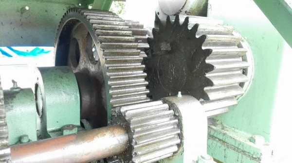 เครื่องม้วนเหล็กญี่ปุ่น หน้ากว้าง 2000 มม ม้วนหนา 25 มม เพลาตัน 12" หัวเพลาม้วนแป้ปได้ นน 7000 kg เก่านอกพร้อมใช้