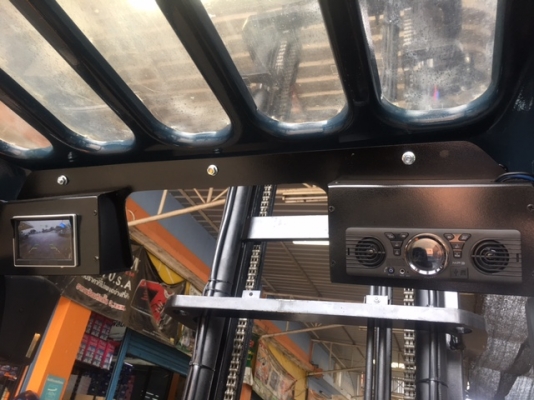 ขายรถโฟลคลิฟท์ TOYOTA  7FD25  , เสายกสูง 5 เมตร , เครื่องยนต์ดีเซล 2Z ,งาปรับคว่ำหงาย , ปุ้งกี๋ทรงโค้งปากกว้าง 1.7 เมตร , รถนำเข้าแท้จากญี่ปุ่น 100\%  ( รถไม่เคยใช้งานในเมืองไทย นำเข้าจากญี่ปุ่น )