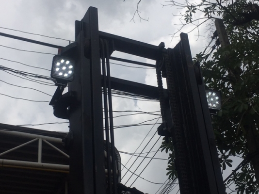 ขายรถโฟลคลิฟท์ TOYOTA  7FD25  , เสายกสูง 5 เมตร , เครื่องยนต์ดีเซล 2Z ,งาปรับคว่ำหงาย , ปุ้งกี๋ทรงโค้งปากกว้าง 1.7 เมตร , รถนำเข้าแท้จากญี่ปุ่น 100\%  ( รถไม่เคยใช้งานในเมืองไทย นำเข้าจากญี่ปุ่น )