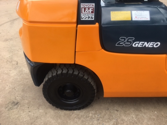 ขายรถโฟลคลิฟท์ TOYOTA  7FD25  , เสายกสูง 5 เมตร , เครื่องยนต์ดีเซล 2Z ,งาปรับคว่ำหงาย , ปุ้งกี๋ทรงโค้งปากกว้าง 1.7 เมตร , รถนำเข้าแท้จากญี่ปุ่น 100\%  ( รถไม่เคยใช้งานในเมืองไทย นำเข้าจากญี่ปุ่น )