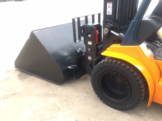 ขายรถโฟลคลิฟท์ TOYOTA  7FD25  , เสายกสูง 5 เมตร , เครื่องยนต์ดีเซล 2Z ,งาปรับคว่ำหงาย , ปุ้งกี๋ทรงโค้งปากกว้าง 1.7 เมตร , รถนำเข้าแท้จากญี่ปุ่น 100\%  ( รถไม่เคยใช้งานในเมืองไทย นำเข้าจากญี่ปุ่น )