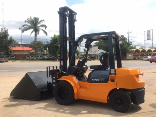 ขายรถโฟลคลิฟท์ TOYOTA  7FD25  , เสายกสูง 5 เมตร , เครื่องยนต์ดีเซล 2Z ,งาปรับคว่ำหงาย , ปุ้งกี๋ทรงโค้งปากกว้าง 1.7 เมตร , รถนำเข้าแท้จากญี่ปุ่น 100\%  ( รถไม่เคยใช้งานในเมืองไทย นำเข้าจากญี่ปุ่น )