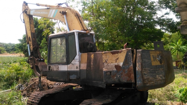 ขายรถแบคโฮ KOMATSU PC200-5ติดคีบ ขายรถแบคโฮ KOMATSU PC200-5ติดคีบ