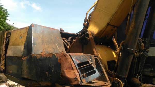 ขายรถแบคโฮ KOMATSU PC200-5ติดคีบ ขายรถแบคโฮ KOMATSU PC200-5ติดคีบ