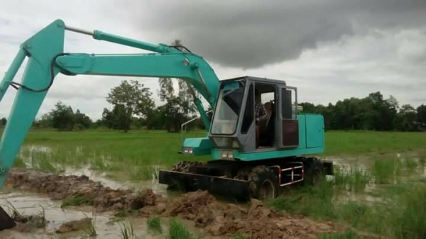 ขาย Kobelco SKO4WD. ขับเคลื่อน4ล้อ 80 แรง สองเพลา ใช้งานปกติ เครื่องดี ขาย Kobelco SKO4WD. ขับเคลื่อน4ล้อ 80 แรง สองเพลา ใช้งานปกติ เครื่องดี