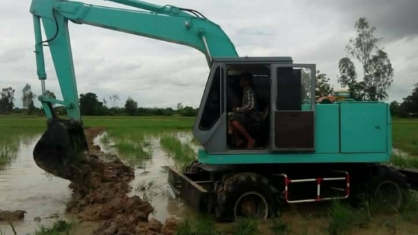 ขาย Kobelco SKO4WD. ขับเคลื่อน4ล้อ 80 แรง สองเพลา ใช้งานปกติ เครื่องดี ขาย Kobelco SKO4WD. ขับเคลื่อน4ล้อ 80 แรง สองเพลา ใช้งานปกติ เครื่องดี