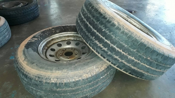 215R14C MICHELIN XCD ปี13 ดอกสวย มี 2 เส้น โทร.081-427-2941 ตจว.ส่งได้ครับ