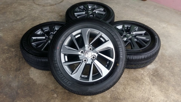 ขายล้อแม็กป้ายแดง nissan almera 15" พร้อมยางปี17 สนใจติดต่อร้าน ก.เจริญการยางครับ 081-3747940