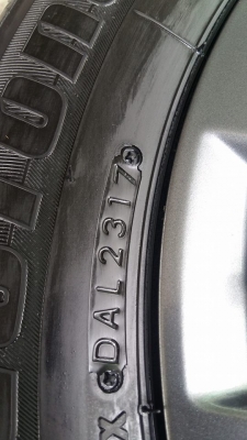 ขายล้อแม็กป้ายแดง nissan almera 15" พร้อมยางปี17 สนใจติดต่อร้าน ก.เจริญการยางครับ 081-3747940