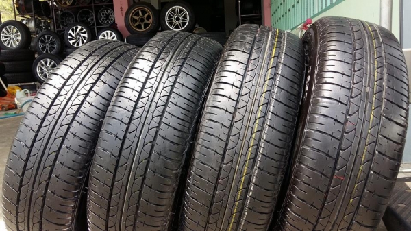 ขายล้อแม็กป้ายแดง nissan almera 15" พร้อมยางปี17 สนใจติดต่อร้าน ก.เจริญการยางครับ 081-3747940