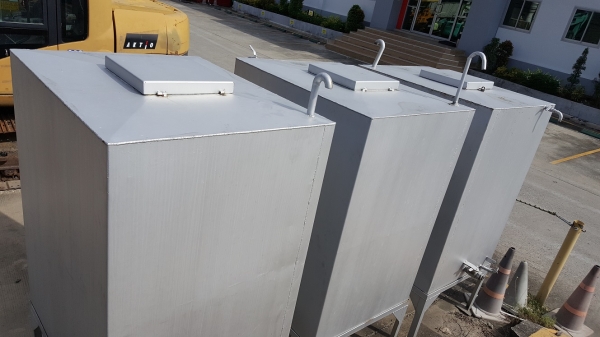 ถังน้ำมันไฮดรอลิค ขนาด 1800 ลิตรสภาพสวยๆ