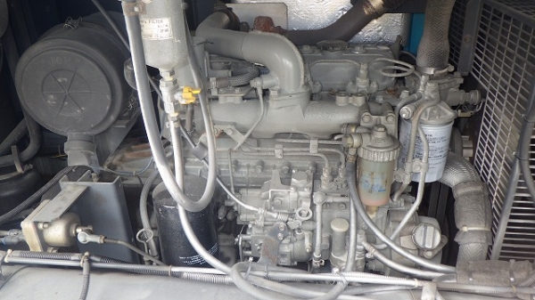 ขายปั้มลม AIRMAN PDS390S นำเข้าตรงจากญี่ปุ่น 7bar. 390CFM. ไม่เคยใช้ในไทย สภาพสวยมาก โทร. 092-929-9942 ธีรเทพ