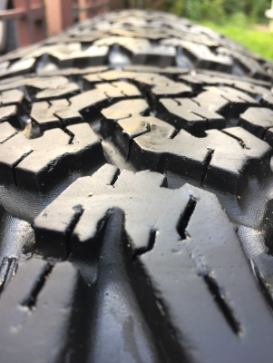 ยาง All BF Goodrich 285 70 17 ปลายปี13 ดอกเต็ม ใช้ยาว ราคาไม่แพง ยาง All BF Goodrich 285 70 17 ปลายปี13 ดอกเต็ม ใช้ยาว ราคาไม่แพง