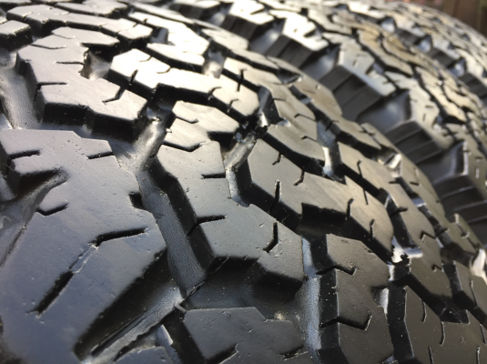 ยาง All BF Goodrich 285 70 17 ปลายปี13 ดอกเต็ม ใช้ยาว ราคาไม่แพง ยาง All BF Goodrich 285 70 17 ปลายปี13 ดอกเต็ม ใช้ยาว ราคาไม่แพง