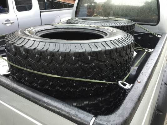 ยาง All BF Goodrich 285 70 17 ปลายปี13 ดอกเต็ม ใช้ยาว ราคาไม่แพง ยาง All BF Goodrich 285 70 17 ปลายปี13 ดอกเต็ม ใช้ยาว ราคาไม่แพง