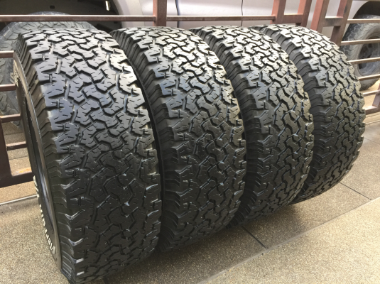 ยาง All BF Goodrich 285 70 17 ปลายปี13 ดอกเต็ม ใช้ยาว ราคาไม่แพง ยาง All BF Goodrich 285 70 17 ปลายปี13 ดอกเต็ม ใช้ยาว ราคาไม่แพง