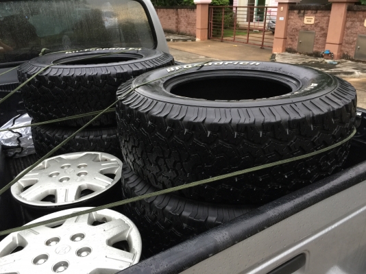 ยาง All BF Goodrich 285 70 17 ปลายปี13 ดอกเต็ม ใช้ยาว ราคาไม่แพง ยาง All BF Goodrich 285 70 17 ปลายปี13 ดอกเต็ม ใช้ยาว ราคาไม่แพง