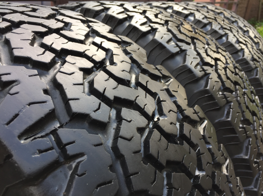 ยาง All BF Goodrich 285 70 17 ปลายปี13 ดอกเต็ม ใช้ยาว ราคาไม่แพง ยาง All BF Goodrich 285 70 17 ปลายปี13 ดอกเต็ม ใช้ยาว ราคาไม่แพง