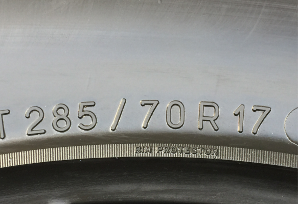 ยาง All BF Goodrich 285 70 17 ปลายปี13 ดอกเต็ม ใช้ยาว ราคาไม่แพง ยาง All BF Goodrich 285 70 17 ปลายปี13 ดอกเต็ม ใช้ยาว ราคาไม่แพง