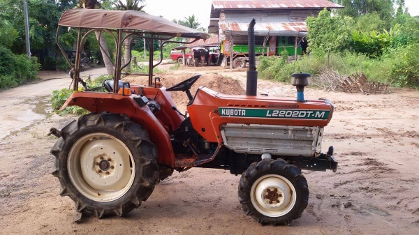 รถไถ่นั่งขับ L220 สองเพลาสวย พร้อมผาลหลัง