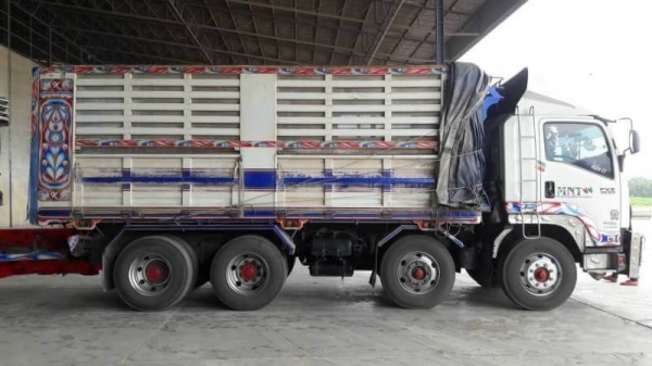 ขาย  2,100,000฿ ISUZU DECA 300 ปี58 วิ่ง 34x,xxx กม.  (แม่ดั้ม 12 ล้อ -ลูกดั้ม 2 คาน )ต่ออู่ ซี ที ทรัส.สวยๆ แม่ยาว 6.20ม.ลูกยาว6.20ม. บันทุกของได้ 31/32ตัน รถสวยเดิมบางยางดี มีให้เลือกหลาย พ่วง  รถอยู่ นครสวรรค์ 090-772-3710 090-772-3708