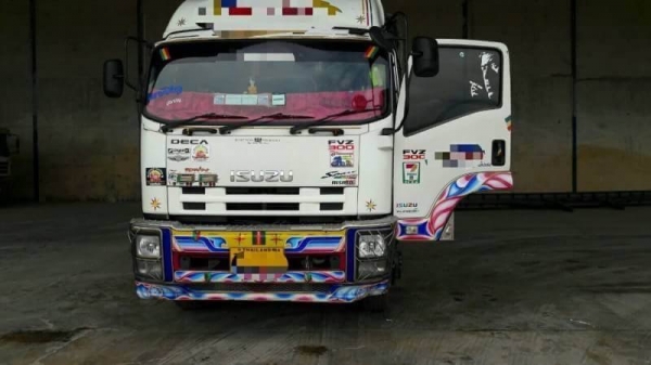 ขาย  2,100,000฿ ISUZU DECA 300 ปี58 วิ่ง 34x,xxx กม.  (แม่ดั้ม 12 ล้อ -ลูกดั้ม 2 คาน )ต่ออู่ ซี ที ทรัส.สวยๆ แม่ยาว 6.20ม.ลูกยาว6.20ม. บันทุกของได้ 31/32ตัน รถสวยเดิมบางยางดี มีให้เลือกหลาย พ่วง  รถอยู่ นครสวรรค์ 090-772-3710 090-772-3708