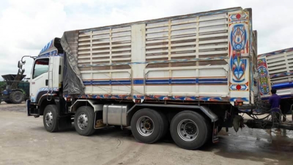 ขาย  2,650,000฿ ISUZU DECA 360 ปี58 วิ่ง 29x,xxx กม.  (แม่ดั้ม 12 ล้อ -ลูกดั้ม 2 คาน )ต่ออู่ ซี ที ทรัส.สวยๆ แม่ยาว 6.30ม.ลูกยาว6.40 ม. บันทุกของได้ 31/32ตัน รถสวยเดิมบางยางดี มีให้เลือกหลาย พ่วง  รถอยู่ นครสวรรค์ 090-772-3710 090-772-3708