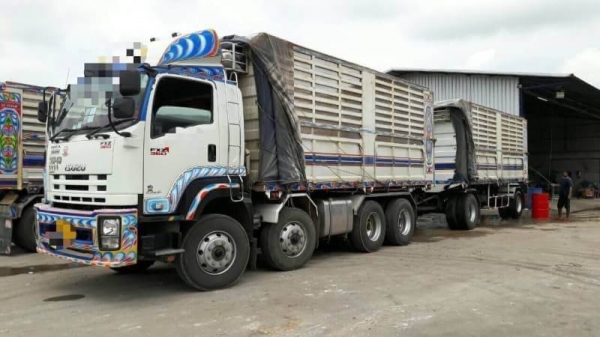 ขาย  2,650,000฿ ISUZU DECA 360 ปี58 วิ่ง 29x,xxx กม.  (แม่ดั้ม 12 ล้อ -ลูกดั้ม 2 คาน )ต่ออู่ ซี ที ทรัส.สวยๆ แม่ยาว 6.30ม.ลูกยาว6.40 ม. บันทุกของได้ 31/32ตัน รถสวยเดิมบางยางดี มีให้เลือกหลาย พ่วง  รถอยู่ นครสวรรค์ 090-772-3710 090-772-3708