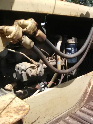 ขาย 195,000 CAT. D4D เครื่อง 43 v  เกียร์แรง ปั้มยกดี ช่วงล่างพร้อมใช้ รถอยู่  ปทุมธานี 090-772-3710 090-772-3708