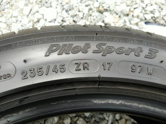 ขายยาง235/45R17 MICHELIN PILOT SPORT3 ปี15 ดอกยางสดไม่มีร้าวไม่มีปะ จำนวน 1 ชุด ขายยาง235/45R17 MICHELIN PILOT SPORT3 ปี15 ดอกยางสดไม่มีร้าวไม่มีปะ จำนวน 1 ชุด