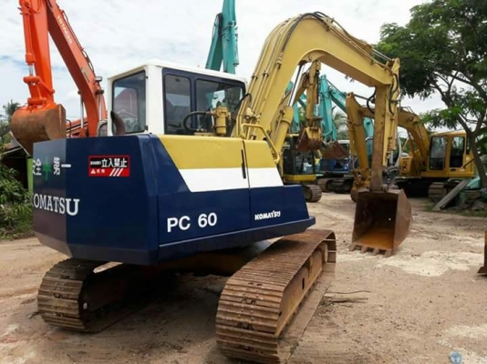 ขายKOMATSU PC60-6  เก่าญี่แนแท้  สภาพสวย มีลายแย๊ก  5,XXX  ชั่วโมง  พร้อมใช้  โทร 089-3818694  ดวงนภา