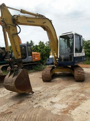 ขายKOMATSU PC60-6  เก่าญี่แนแท้  สภาพสวย มีลายแย๊ก  5,XXX  ชั่วโมง  พร้อมใช้  โทร 089-3818694  ดวงนภา