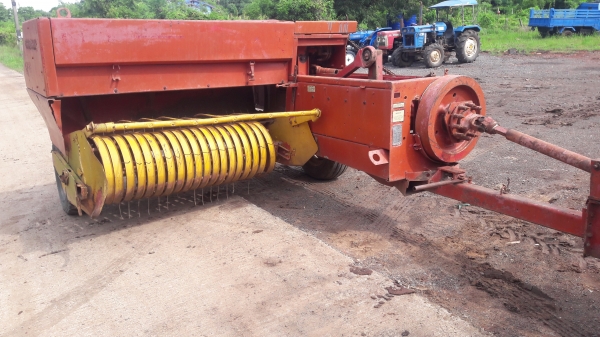 ขายด่วน4508อุปกรดันหน้าผานหลังแถมเครื่องอัดฟางยี่ห้อนิวฮอนแลนอีกตัวเพียง350000สนใจสอบถาม0868026494