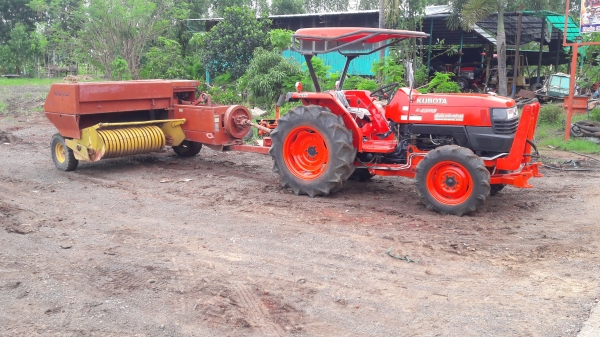 ขายด่วน4508อุปกรดันหน้าผานหลังแถมเครื่องอัดฟางยี่ห้อนิวฮอนแลนอีกตัวเพียง350000สนใจสอบถาม0868026494