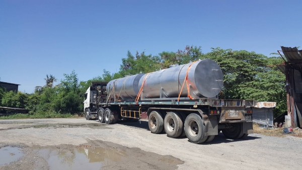 ถังน้ำมันขนาด 9000 ลิตร หรือขนาดตามสั่ง สภาพสวยๆ