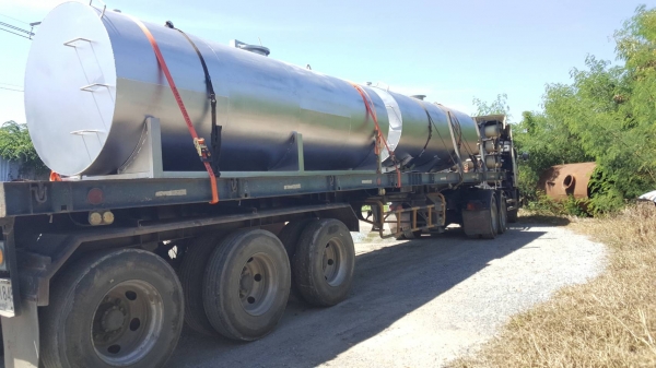 ถังน้ำมันขนาด 9000 ลิตร หรือขนาดตามสั่ง สภาพสวยๆ ถังน้ำมันขนาด 9000 ลิตร หรือขนาดตามสั่ง สภาพสวยๆ