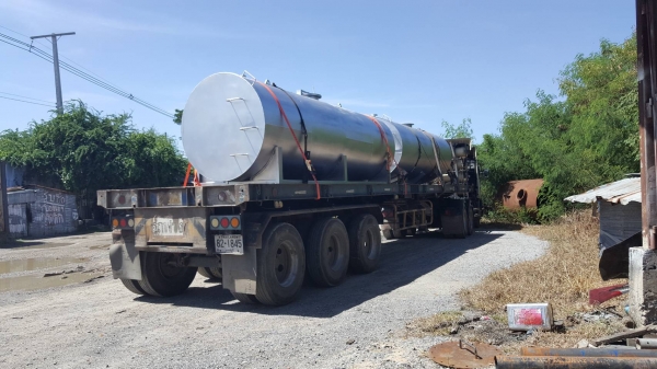 ถังน้ำมันขนาด 9000 ลิตร หรือขนาดตามสั่ง สภาพสวยๆ ถังน้ำมันขนาด 9000 ลิตร หรือขนาดตามสั่ง สภาพสวยๆ