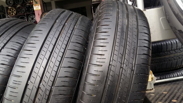 ขายล้อแม็กป้ายแดง toyota yaris 15" พร้อมยางปี17 สนใจติดต่อร้าน ก.เจริญการยางครับ 081-3747940 ขายล้อแม็กป้ายแดง toyota yaris 15" พร้อมยางปี17 สนใจติดต่อร้าน ก.เจริญการยางครับ 081-3747940