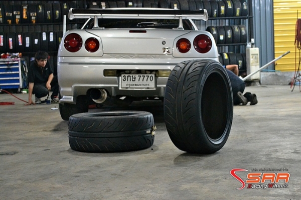 DUNLOP DIREZZA Z2 STAR 245/40R18 เส้นละ 6,500 บาท