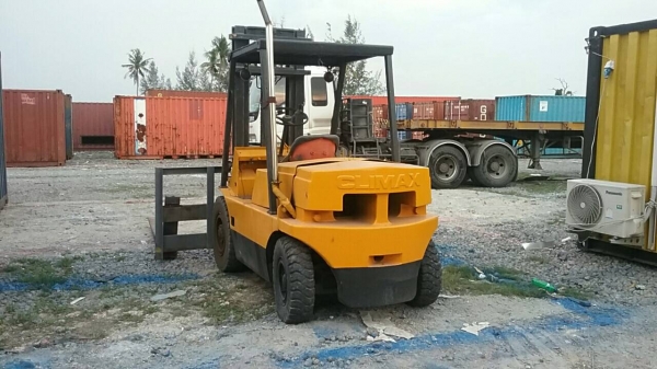 โฟลคลิฟท์ ขนาด 4 ตัน ยกตู้คอนเทนเนอร์ 20 ฟุต ซ้อนได้ 2ชั้น