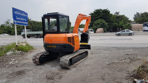 ขายรถขุดkubota u45...0815667535