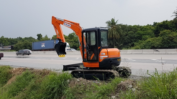 ขายรถขุดkubota u45...0815667535